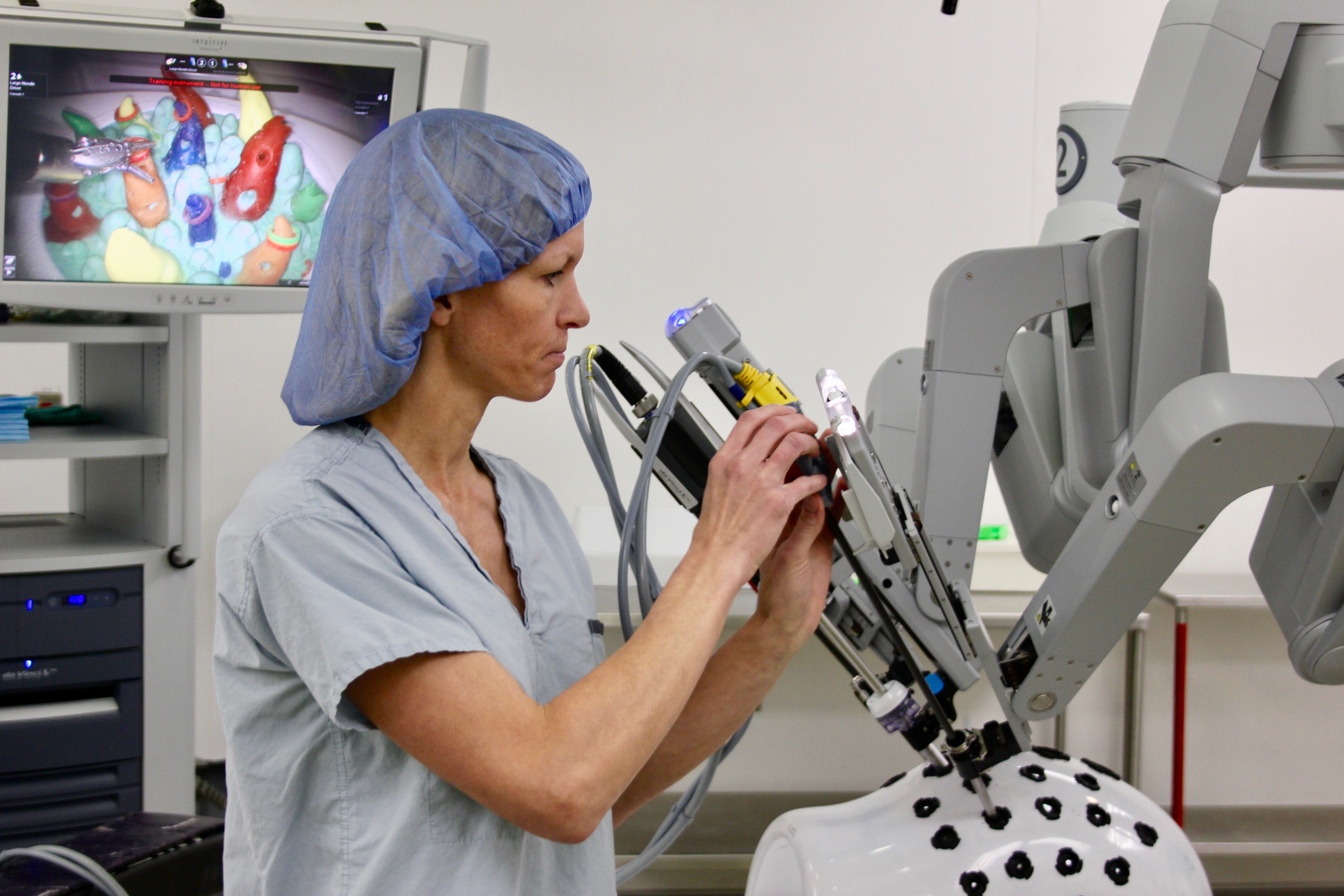 Robots in surgeries for women-6