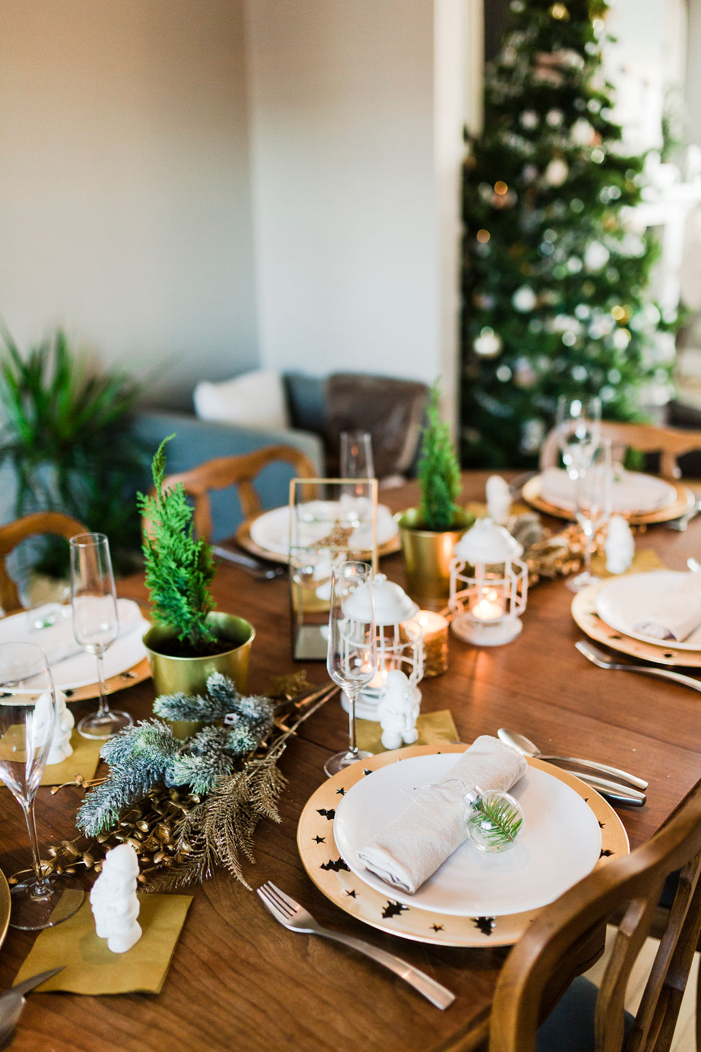 Inexpensive Christmas Tablescape-1